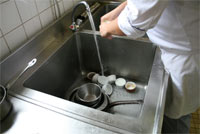 Lavage des casseroles et ustensiles